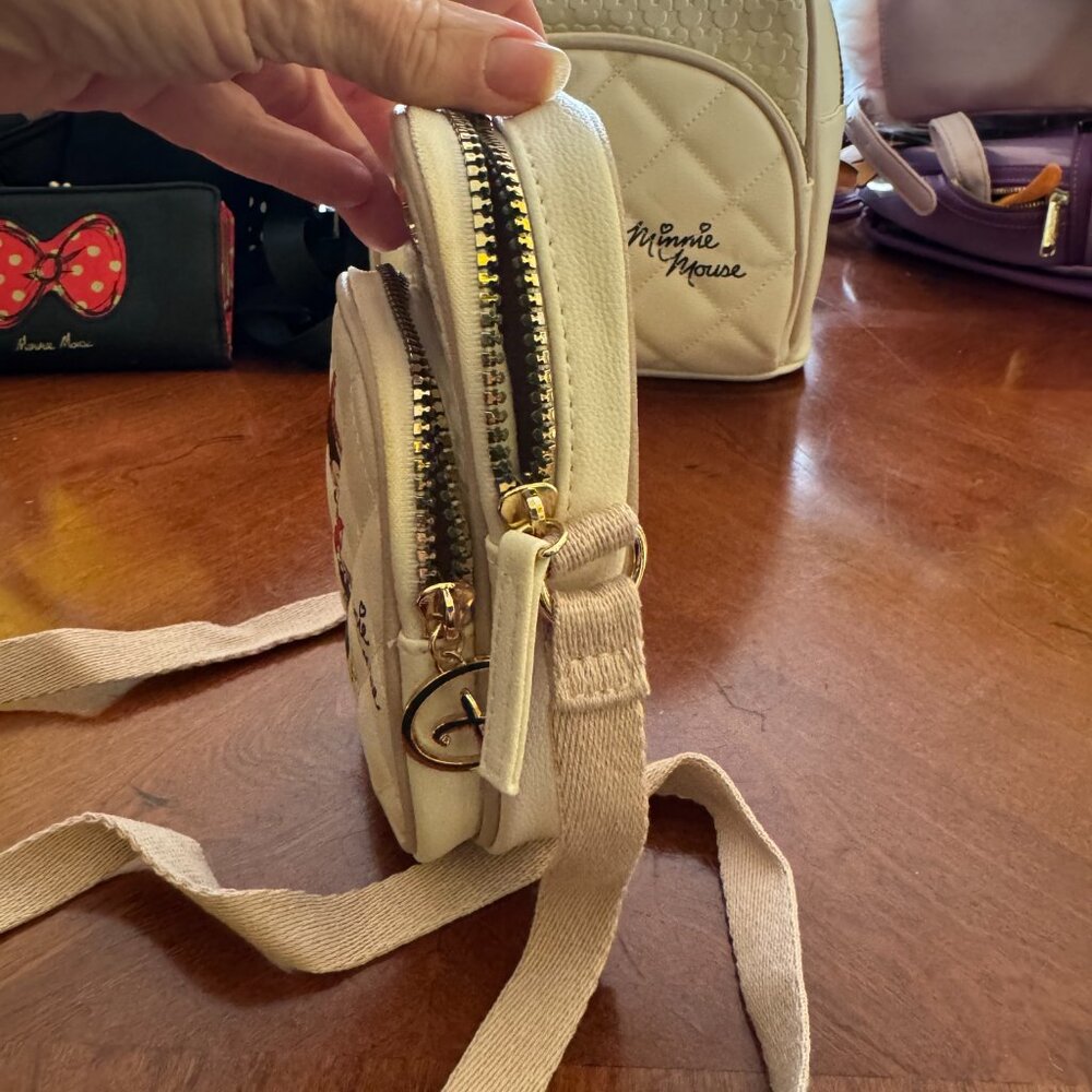 Disney White Minnie Mouse Small Crossbody / Sling Bag NWOT - Picture 3 of 6